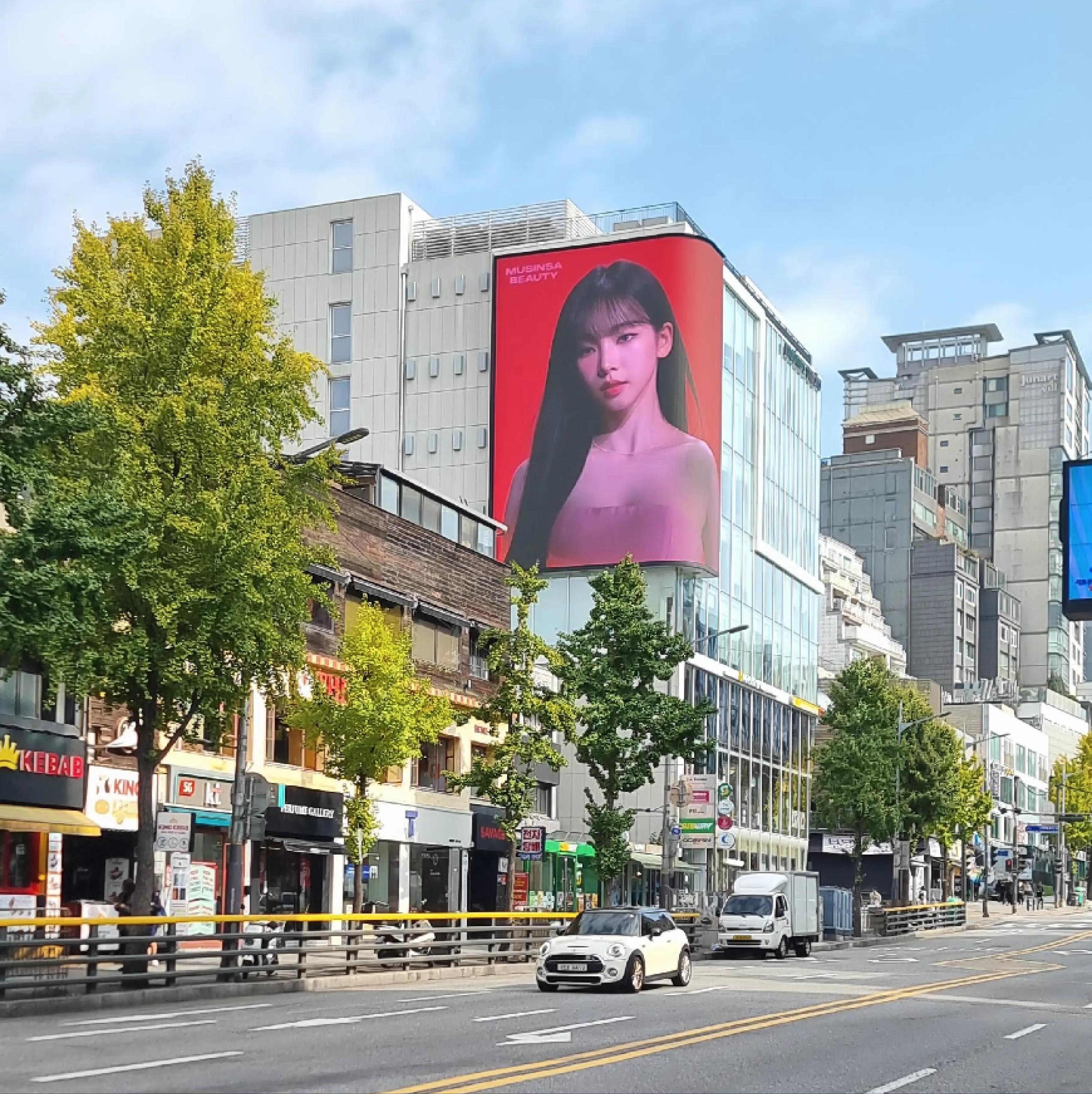 이태원 에비뉴빌딩 전광판 무신사스튜디오 한남1호점 옥외광고 사진