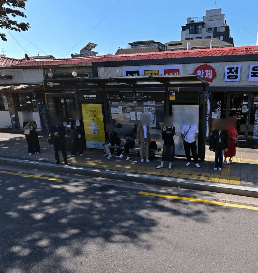 마포구청역입구 마포구청역입구 정류장 옥외광고 사진