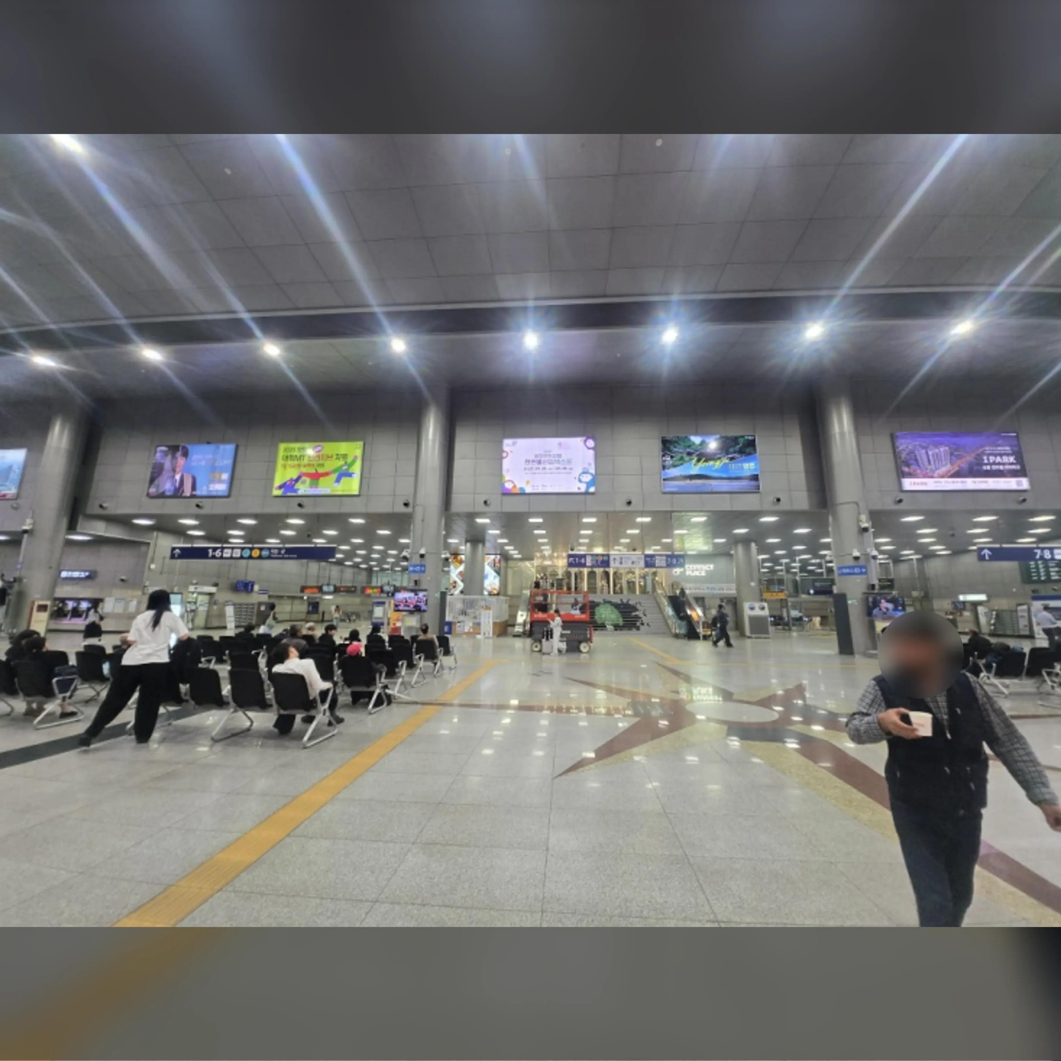 청량리(서울시립대입구) [경원선] 조명광고 옥외광고 사진
