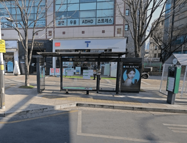 양재역7번출구.프라자약국 양재역7번출구.프라자약국 옥외광고 사진