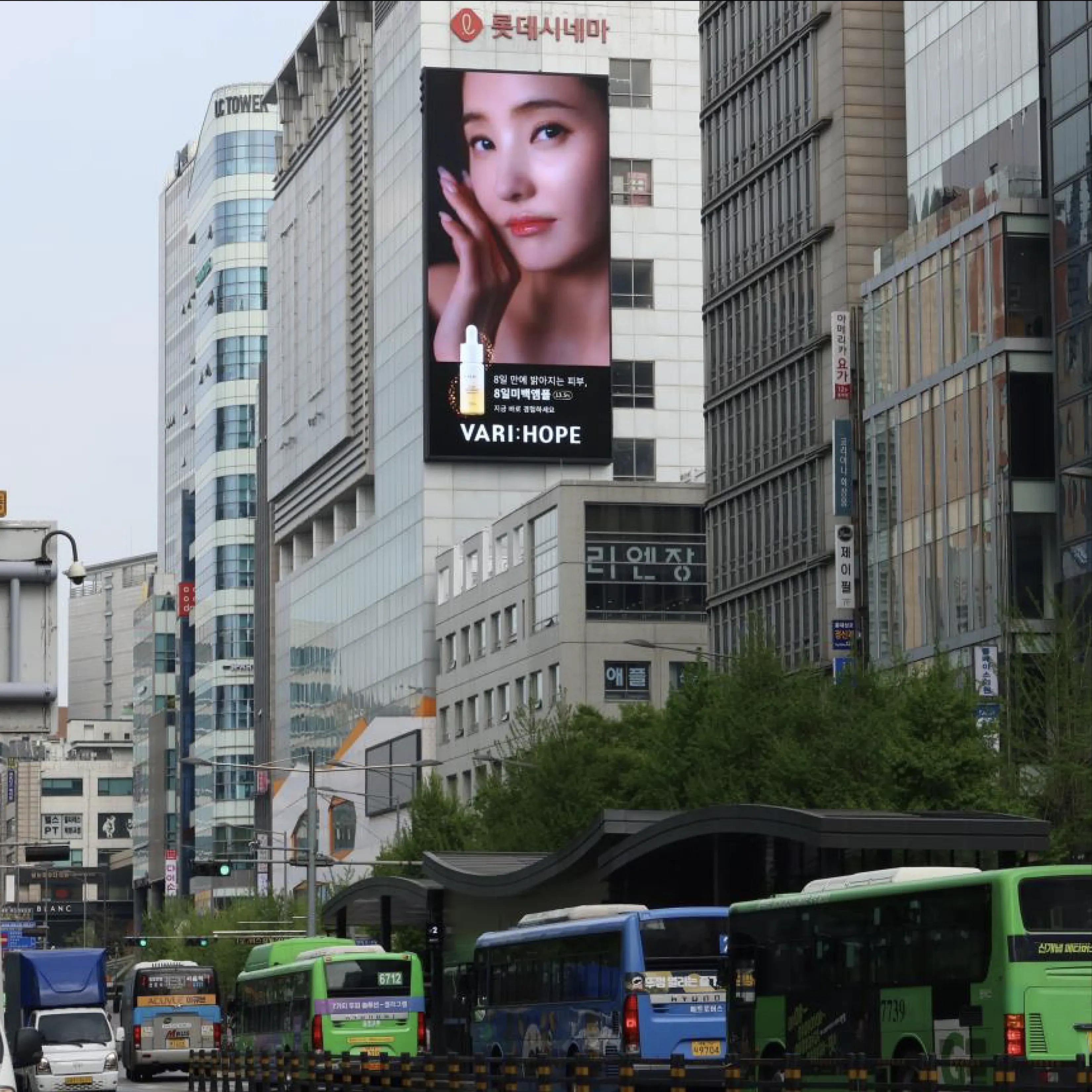 홍대입구역 스타피카소 홍대입구역 스타피카소 옥외광고 사진