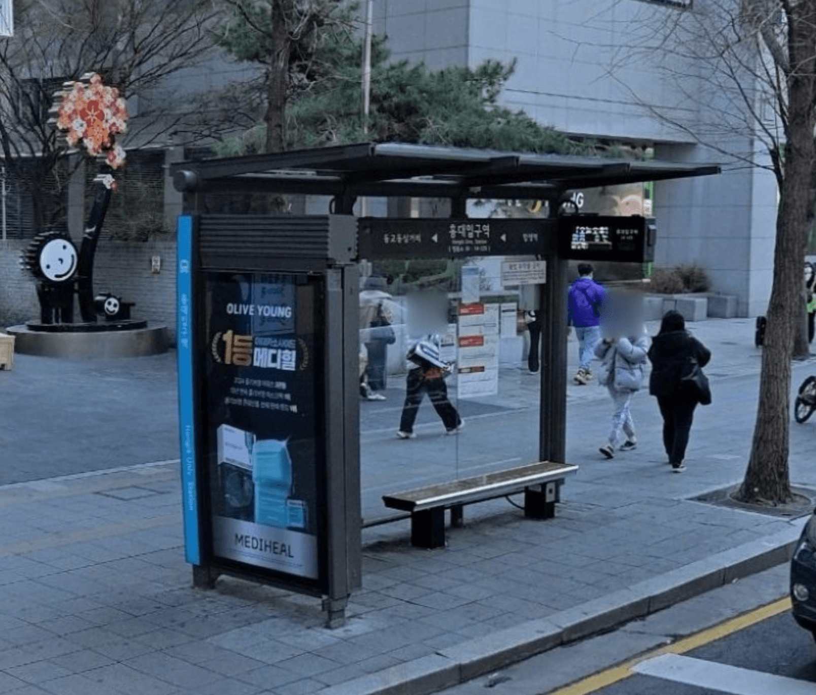 홍대입구역 홍대입구역 옥외광고 사진